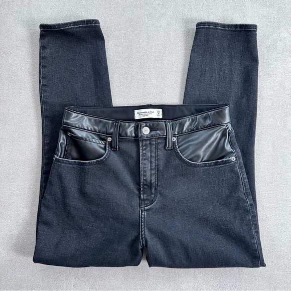 Abercrombie & Fitch Curve Love Super Skinny Ankle High Rise Jeans. Black. 8/29. - Picture 4 of 9